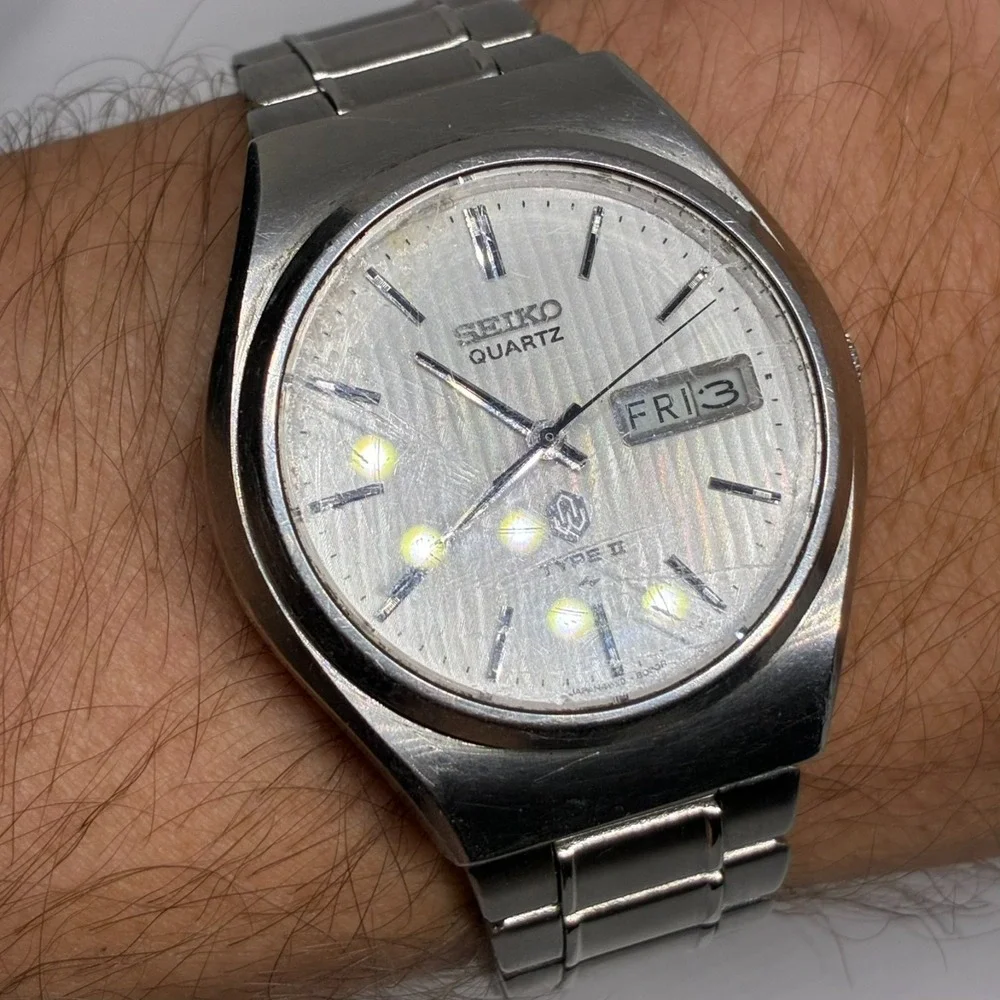VTG Seiko Type II 4623-8010 Quartz Men Watch Silver Tone Pinstripe Dial Day Date